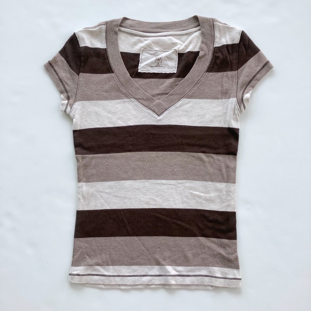 Gap brown stripe vneck shirt